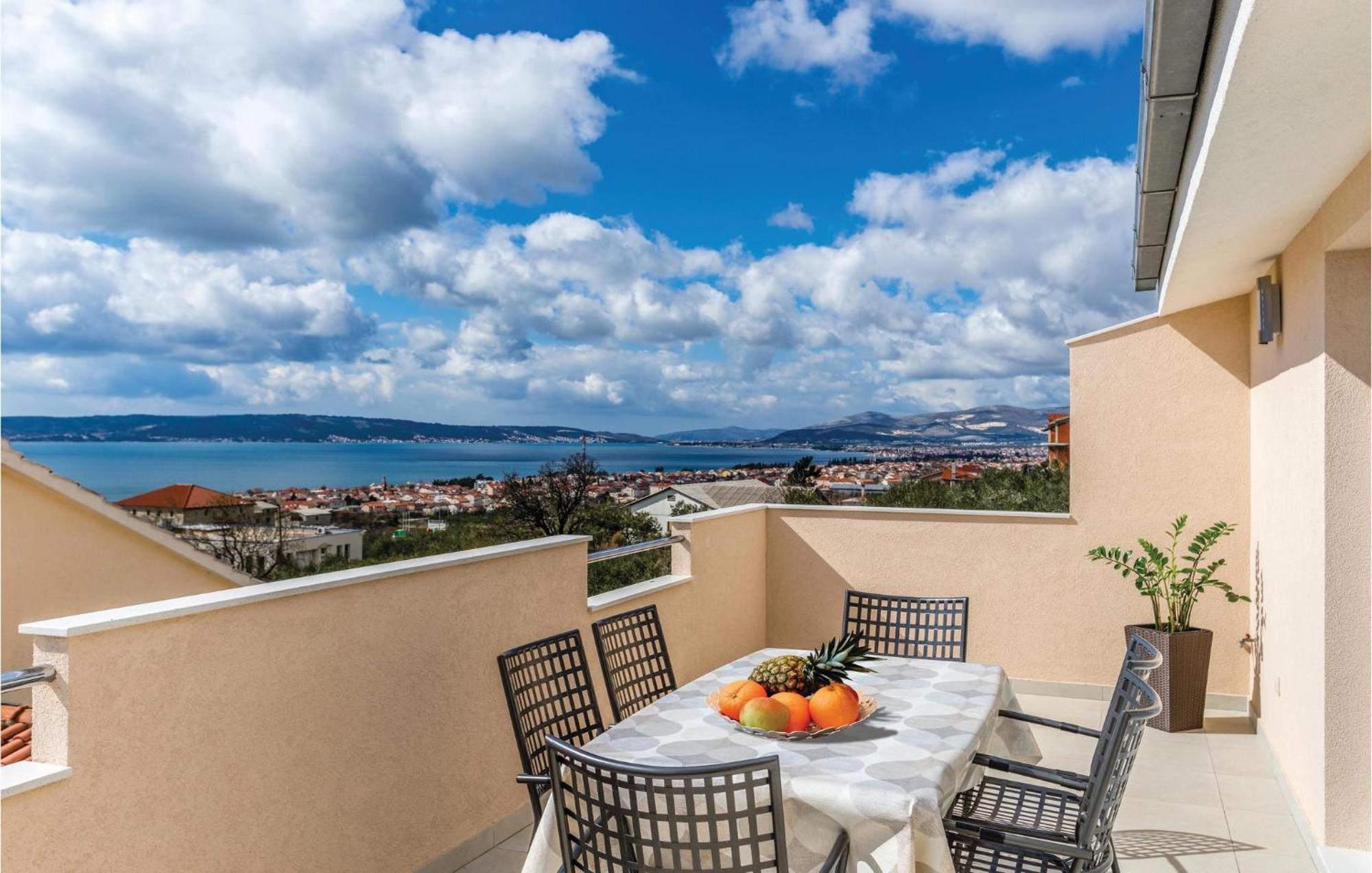 Apartment Stunning In Kastel Gomilica With Wifi